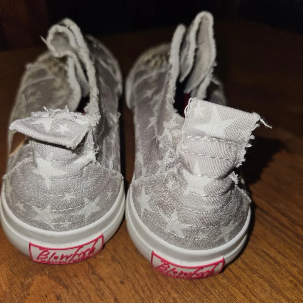 Blowfish Malibu Kids Play Star Print Grey Canvas Slip On Distressed Sneakers BK4